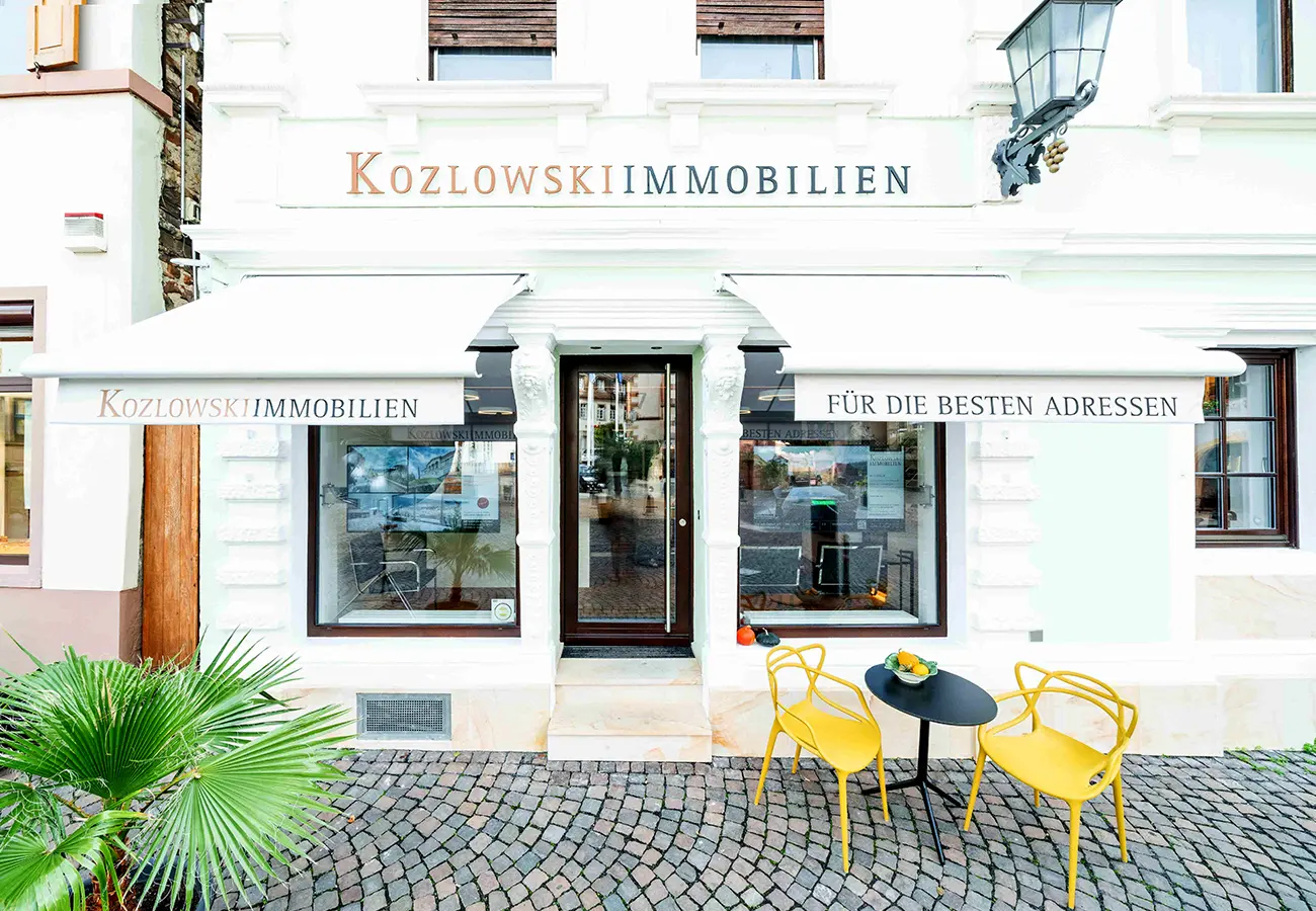 Außenansicht der Immobiliengalerie am Marktplatz in Deidesheim
